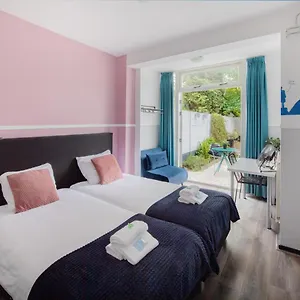 https://lightotel.valkenburgaandegeul-hotels.com